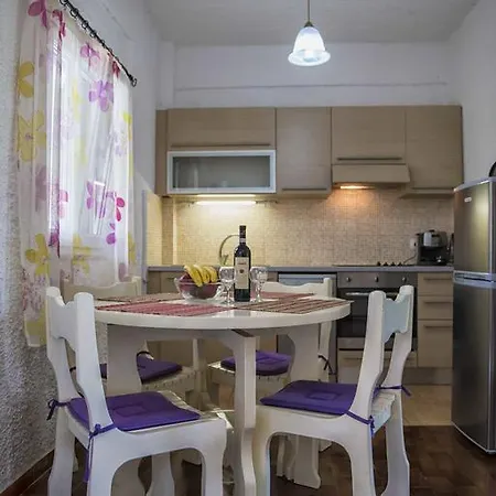 Casa de hóspedes Elli And 4*