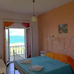 Elli Beach And Studios