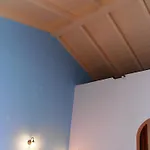 Elli Beach And Studios بيت ضيافة 4*
