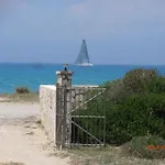 Elli Beach And Studios