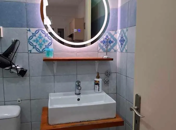 Πανσιόν έλλη στούντιος και Παραλία Αλμυρού