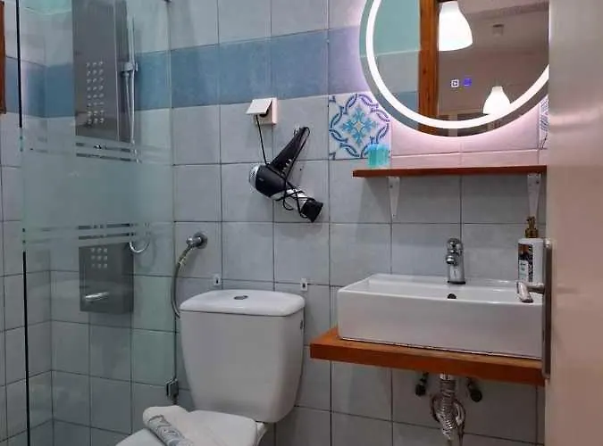 έλλη στούντιος και Παραλία Αλμυρού