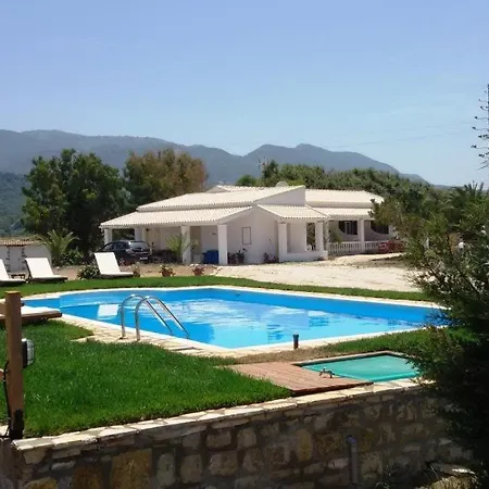 Elli And Pensjonat Almiros Beach