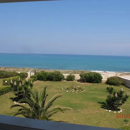 Elli And Pensjonat Almiros Beach