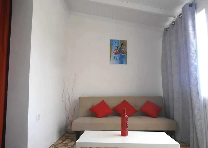 Vendégház Elli And Paralía Almirú